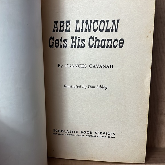 Paperback “Abe Lincoln - Gets His Chance” by Frances Cavanah - Picture 5 of 16